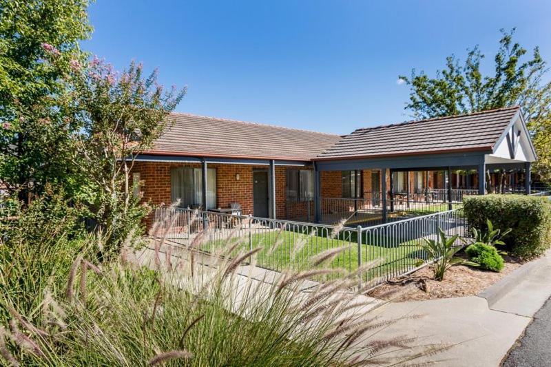 Blazing Stump Motel&Suites Wodonga Exterior foto